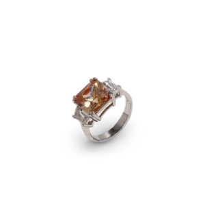 Brauner Diamantring mit 2 Diamanten