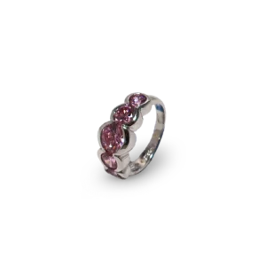 Rosa Ring mit 5 Diamanten