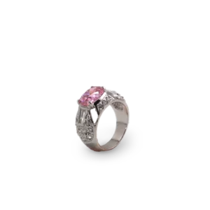 Eleganter Ring mit rosa Diamant.