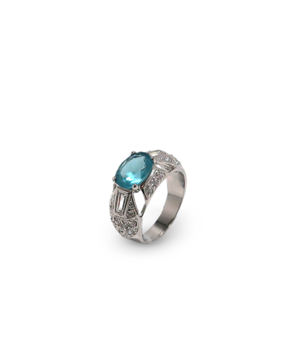 Silberner Ring mit blauem Zirkonia-Stein.