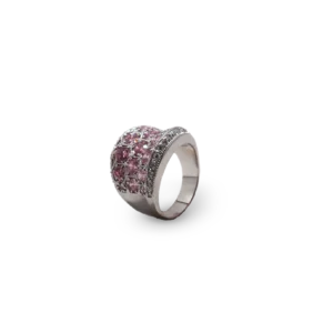 Ring mit rosafarbenem Diamantbesatz.