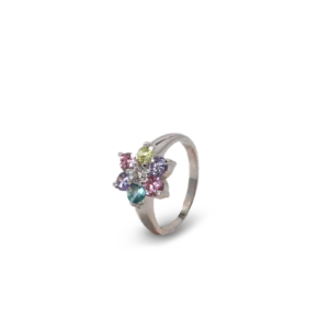 Herrlicher Ring mit farbiger Blume.